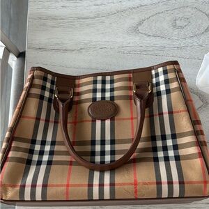 BRAND NEW AUTHENTICATED Burberry Beige and Black Plaid Tote CANVAS